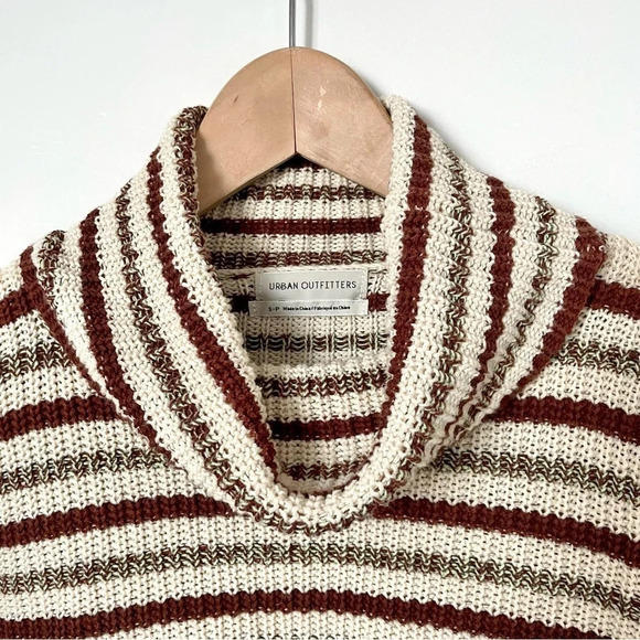 Urban Outfitters Stripped Cropped Turtleneck Sweater - Picture 4 of 8
